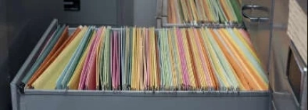 Aktenschrank mit Hängeregistern