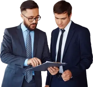 Zwei Männre mit Klemmbrett