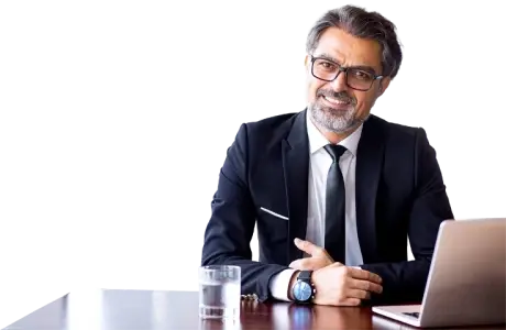 Mann am Schreibtisch