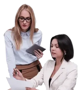 Zwei Frauen bei der Besprechung