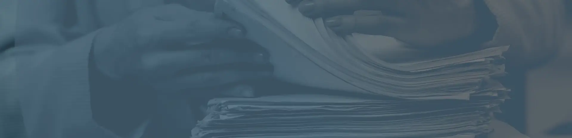 Hintergrundbild - gespaelte Akten