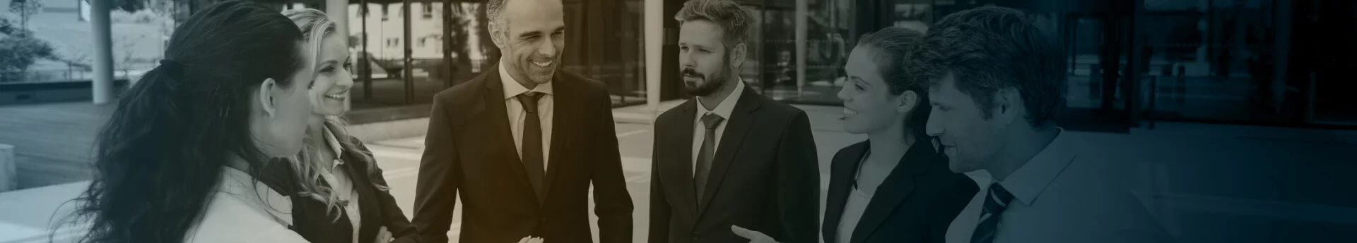 Hintergrungbild - Team bei einer Besprechung