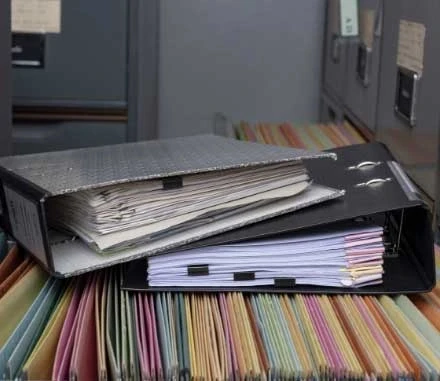 Aktenordner und Hängeregister
